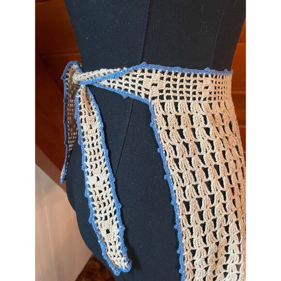 Vintage 50s Handmade White and Blue Open-Weave Crocheted Half Apron - Picture 6 of 7